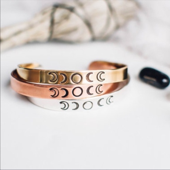 Jewelry - Moon phase engraved bangle